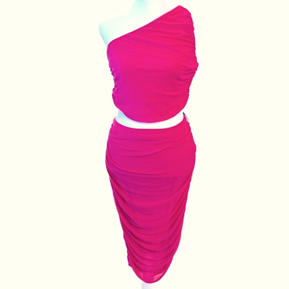 House of Harlow 1960 Hot Pink One-Shoulder Ruched Skirt Set